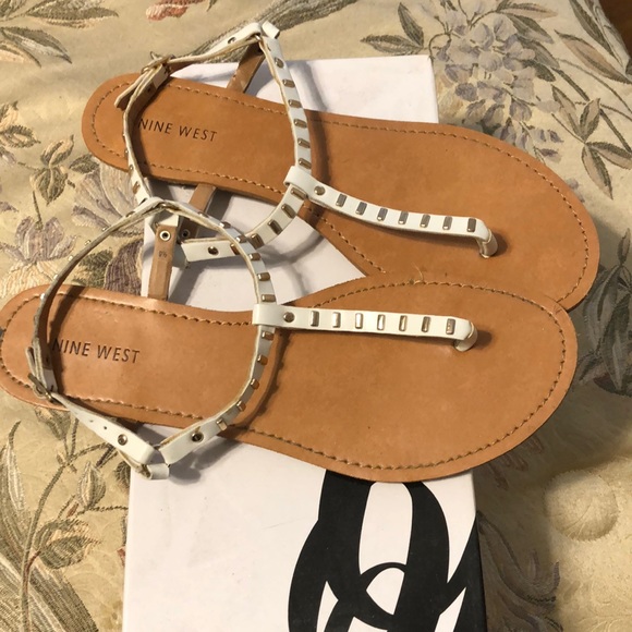 Nine West white thong sandals - Picture 2 of 3